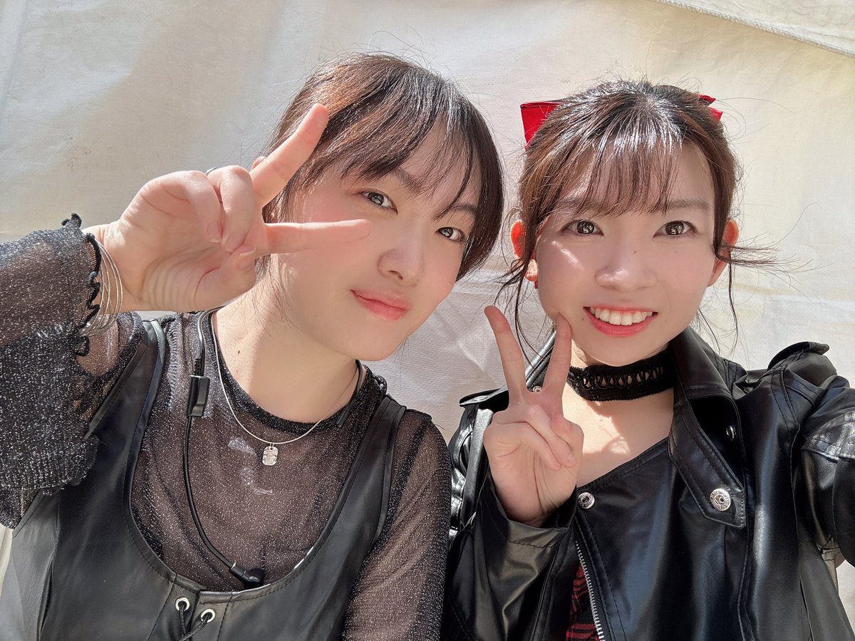 wadamomoka_0217's tweet photo. こんばんは！
お仕事・学校お疲れ様です✨
#フラワーフェスティバル 🌼
オフショット集〜
#ASH_W Part2🎵

まどかちゃん🫶@mdkb_0322 
みぃちゃん🫶@yumisakitty 

暑かったけど楽しかったー🎵
#アクターズスクール広島 https://t.co/AShXvFv4k5