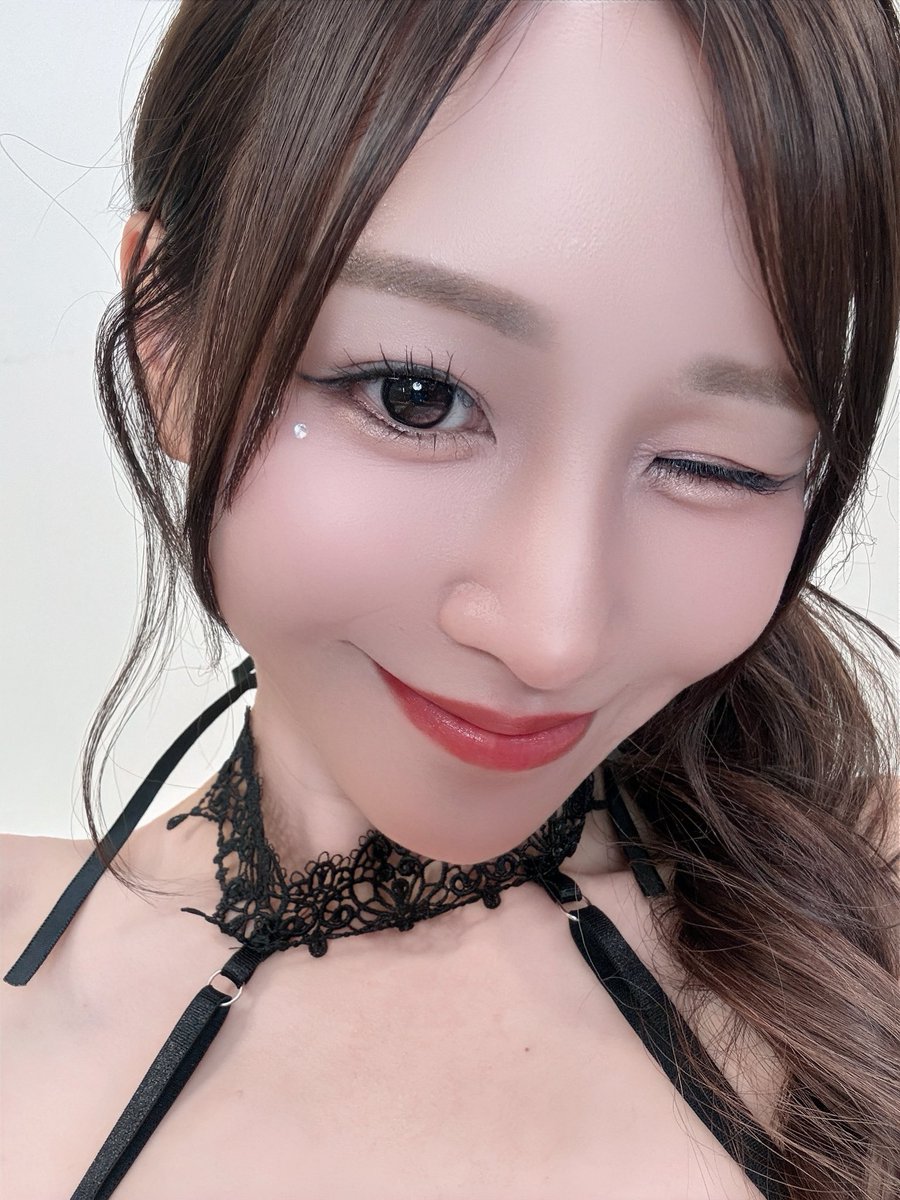 StarkDowney_'s tweet photo. 初めて芦名さんを見た瞬間、すぐにファンになりました🥰
ご本人は可愛くてセクシーで、人見知りな私でも交流している間ずっととても楽しかったです！
またTREで芦名さんに会えますように💖💭🥰🎀💥

@ashina_honoka 
#芦名ほのか
#蘆名穗花 https://t.co/oHkSA4aznZ