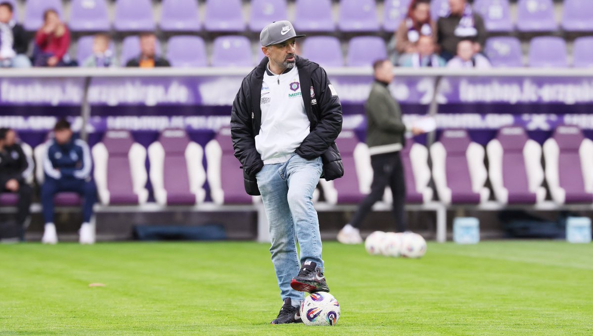 FCErzgebirgeAue's tweet photo. Khvicha Shubitidze bleibt Trainer!⚒️💜

ℹ️👉🏼https://t.co/vbjio9lnEy

#AUE #Kumpelverein https://t.co/Ct4if1LpQP