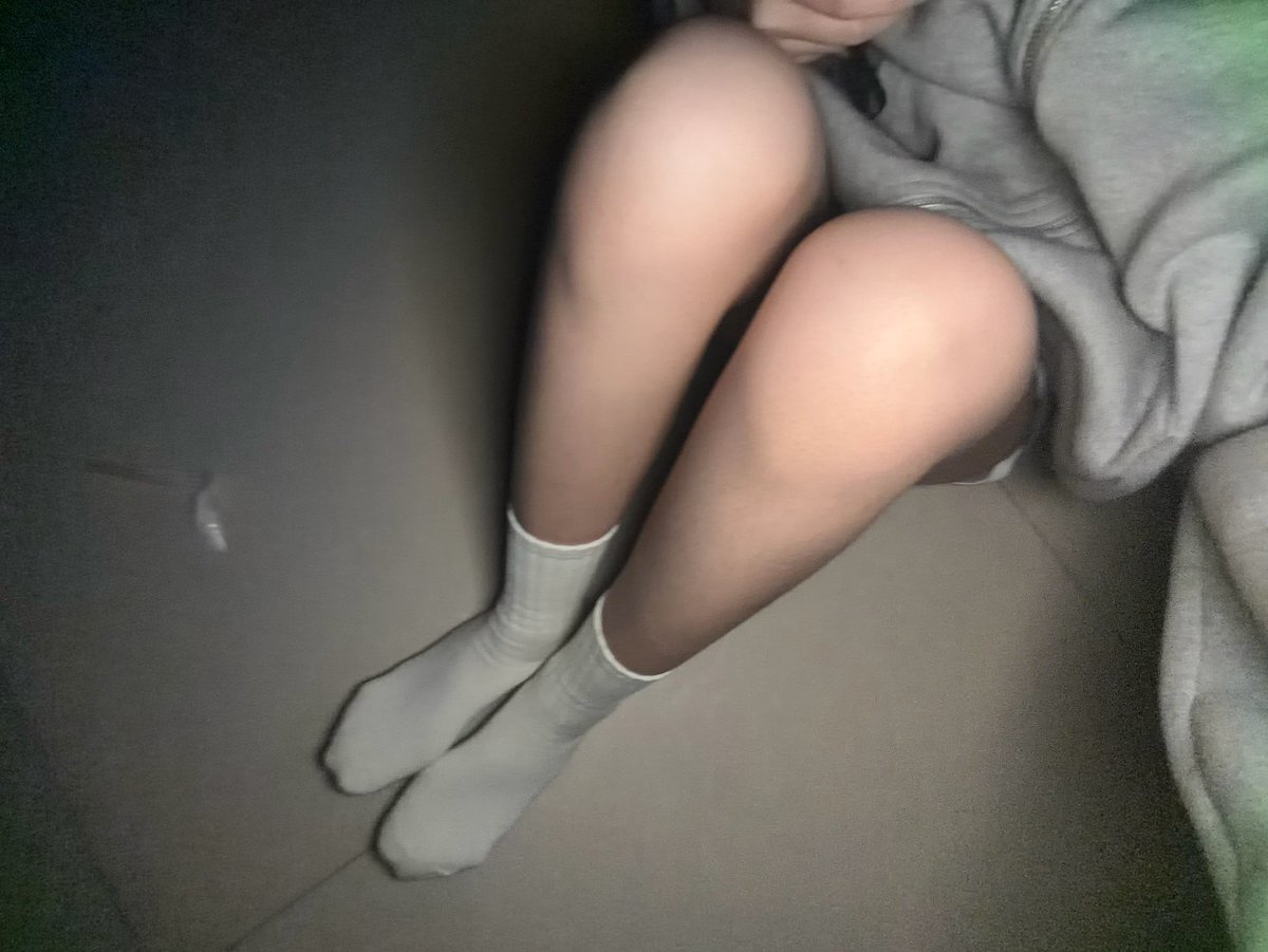 Yanyan_Socks's tweet photo. 下午突然下了一點雨，本來想直接回家，結果跑去超市亂逛了一圈，還好我的鞋子和襪襪都沒濕掉！！
白襪白襪～歡迎帶走
https://t.co/Zn9H7c3ujM

妍妍 YanYan 🐰
#女大生 #19歲 #大學生 #學生原味 https://t.co/g5V83KK7kO