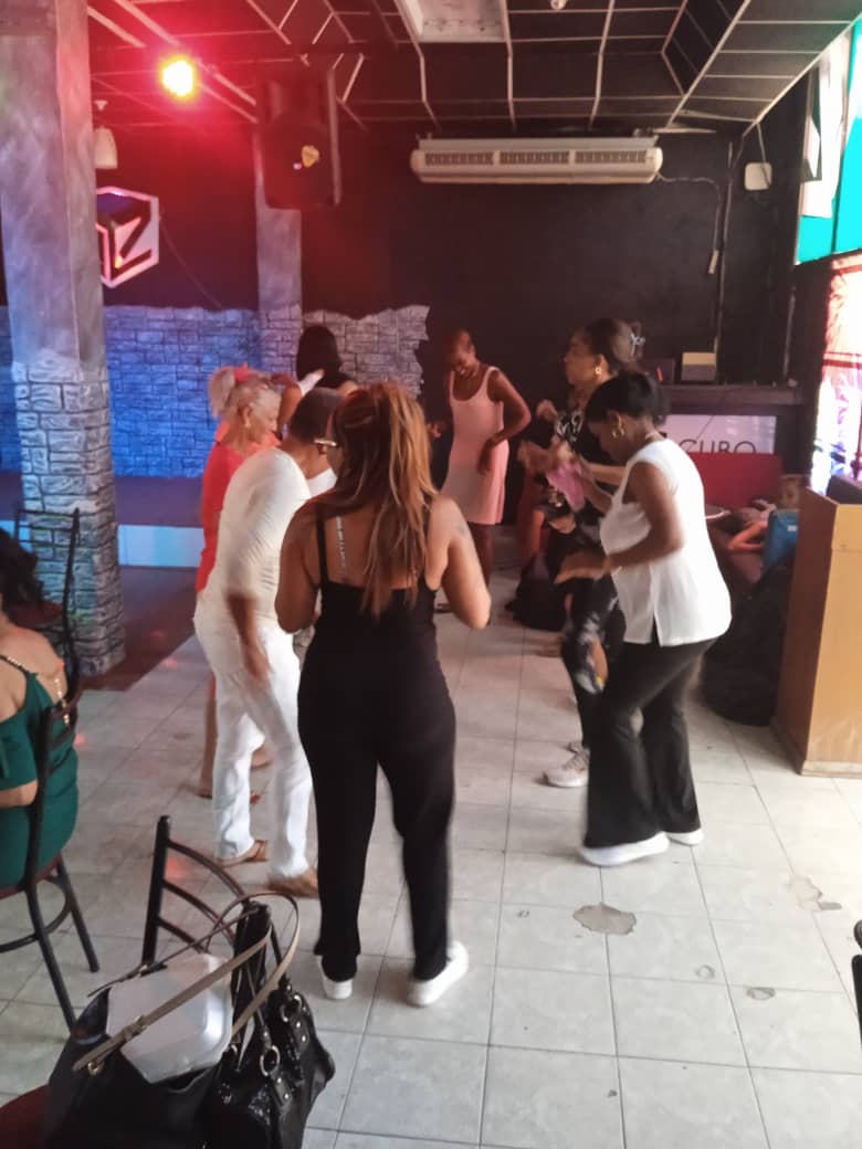 SedanoRayb56443's tweet photo. La Dirección de Deportes  en Santa Clara en conjunto con la Comisión Municipal y Provincial de Atención a Atletas homenajearon a las Glorias Deportivas y Figuras Relevantes Madres del Movimiento Deportivo Cubano y Santaclareño. https://t.co/Hg1XvevO3Y