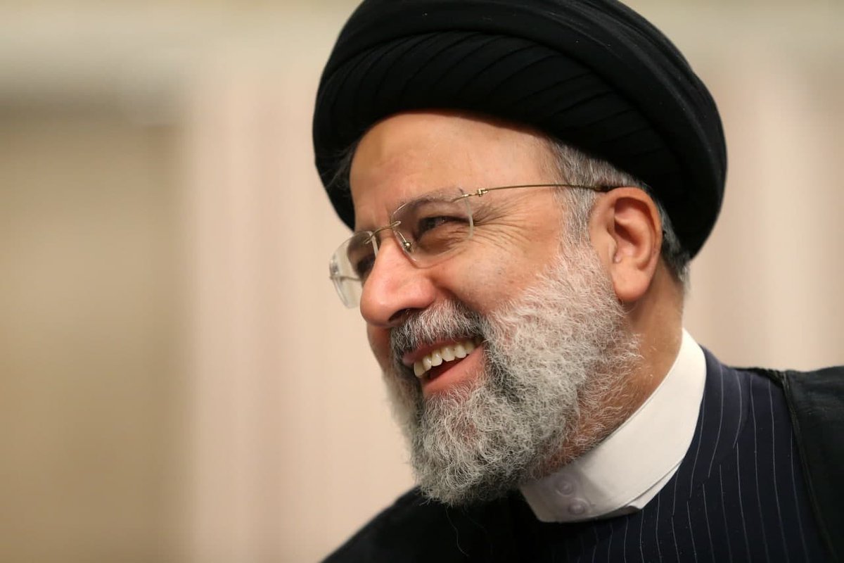 این روزا با وجود اراجیف گفتن و عملکرد نامناسب برخی از سیاسیون دلمون بیشتر از همیشه برای آقای رئیسی تنگ میشه 💔