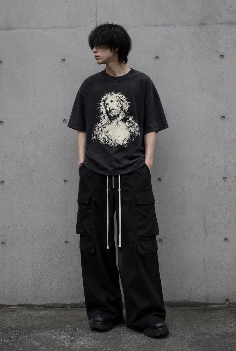 prygaao's tweet photo. 死ぬほどイケてる
短丈Tシャツ見つけてしまった https://t.co/lmEmS7nxAY