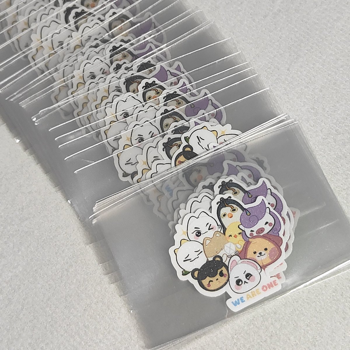 ˗ˏˋ Giveaway exo planet #6 in Bangkok ˎˊ˗  [มีเป็นจำนวนมาก เลือก,สุ่ม ได้หมดค่า]

📦: keychains 50 set / stickers 230 set / hair clips 50 set
🗓️: 16.6
📍: Impact 
⏰: TBA 

[ใครอยากแลกหน้าคอนมาก๊อกเดมได้นะค้า]

 #EXhOrizon_in_BANGKOK