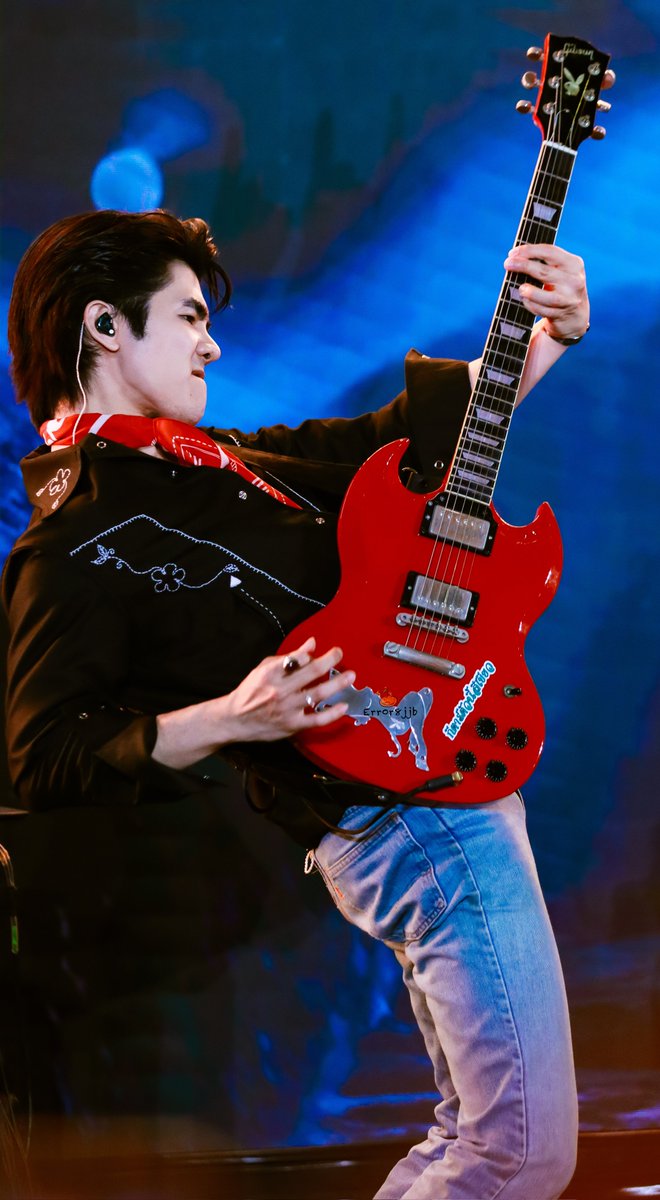พี่มายกับกีต้าร์แดง 10 10 10 🔥🎸
((ความสุขของพี่มาย = ความสุขแบบโปรแม็กของชั้น))

<a href="/milephakphum/">mile phakphum</a>
#TrueAF2026xBeOnCloud #MilePhakphum