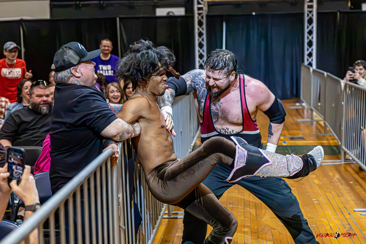 vmpix1's tweet photo. Some highlights from @bearbronsonBC from his match against #DaronRichardson at @LWMaine #Warzone26.

More from this event in the profile bio. https://t.co/GDNtn0mvtA