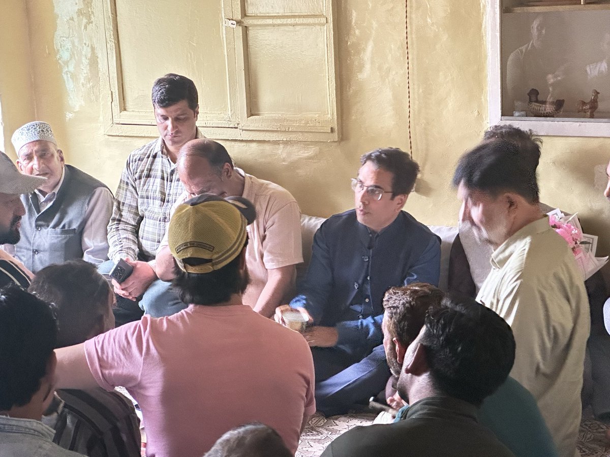 As part of my outreach, I met the people of Dargah Halqa of Zadibal Constituency, listened to their priorities and concerns, and assured them that funds for the identified works will be released soon.