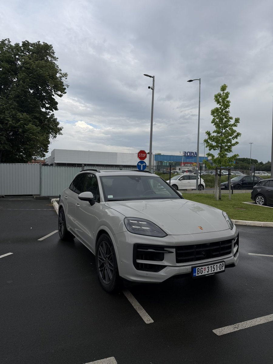 lux27 tweet media