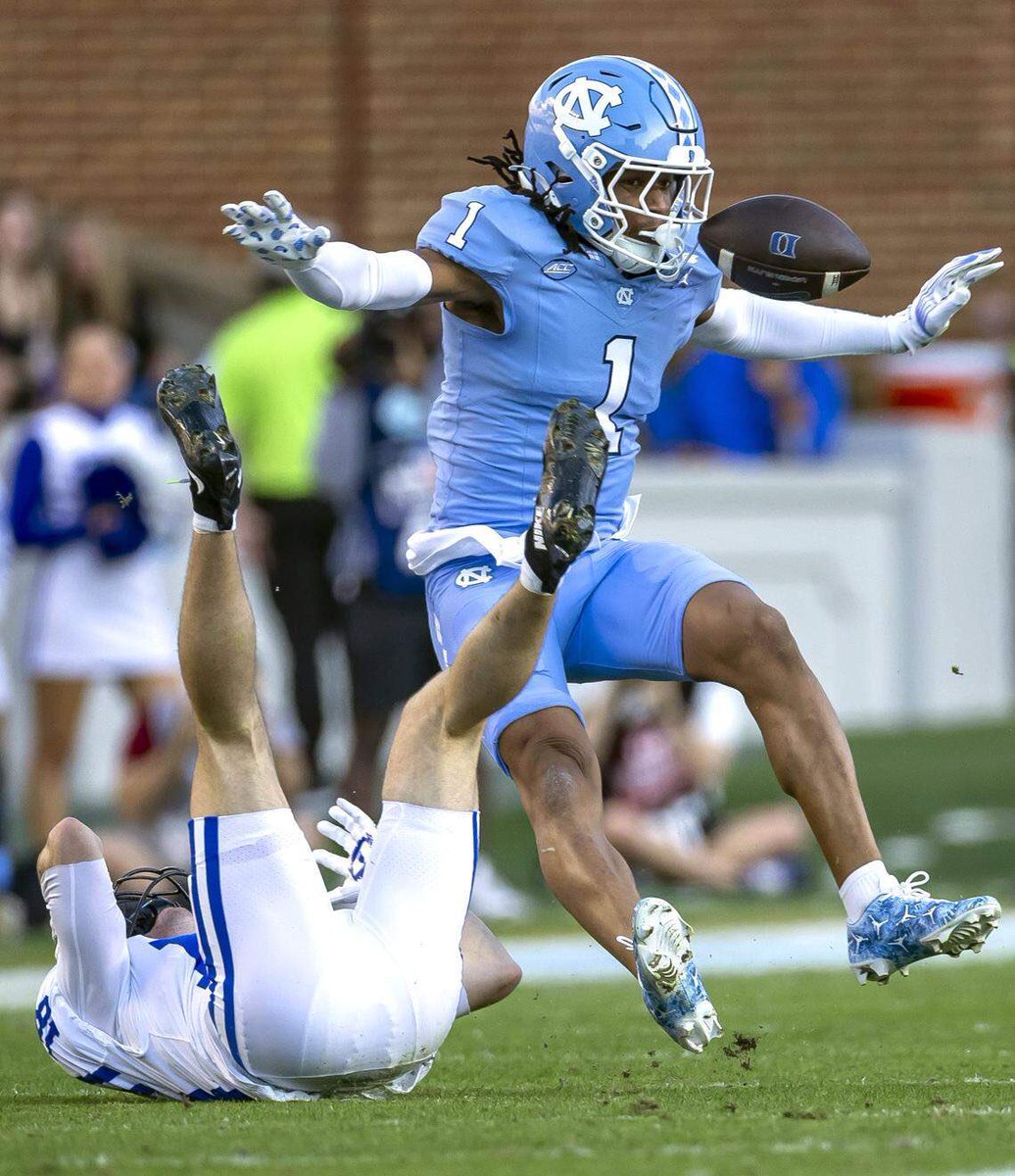 BearTy0ne's tweet photo. AGTG i’m blessed to receive an offer from The University of North Carolina at Chapel Hill
@Ballhawk__8 @LancasterFBwebo @AllCoachJohnson @KWhitley20 @coachsjacksonjr https://t.co/MFelYSiSO9