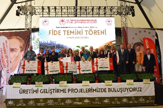 Bugemtr's tweet photo. 📍İstanbul

Bakan Yardımcımız Sayın Prof. Dr. Ahmet GÜMEN ve Genel Müdürümüz Uğur ERDEM'in katılımı ile Tarım Arazilerinin Kullanımının Etkinleştirilmesi (TAKE) Projesi kapsamında Silivri’de “Fide Temin Töreni” düzenlendi.🌿🌱

Törene; İstanbul Valisi Davut GÜL, İstanbul Milletvekili Seda GÖREN,@isttarimorman  Müdürü Suat PARILDAR, siyasi parti temsilcileri, sivil toplum kuruluşları, kooperatif temsilcileri ve üreticiler katıldı.✅

İstanbul genelinde yürütülen fide temin projeleri kapsamında 2026 yılı içerisinde 2 bin 400’ün üzerinde çiftçiye yaklaşık 1,5 milyon adet fide temin edilmiştir.

@TCTarim