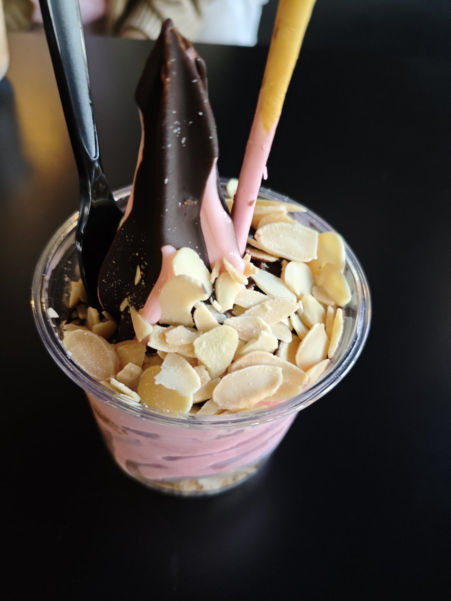 icechocooreoo's tweet photo. nomm🍦 https://t.co/CPvJNvnCFa