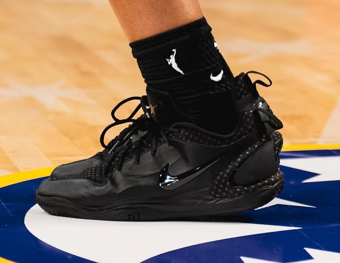 JustFreshKicks tweet media