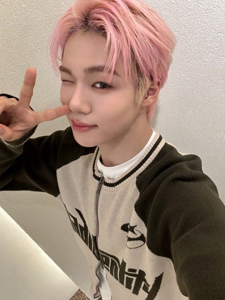 🥤( '-' 🥤 )
♡Happy  birthday♡
(☕•᎑•☕）
#더윈드
#KIMHEESOO  #김희수