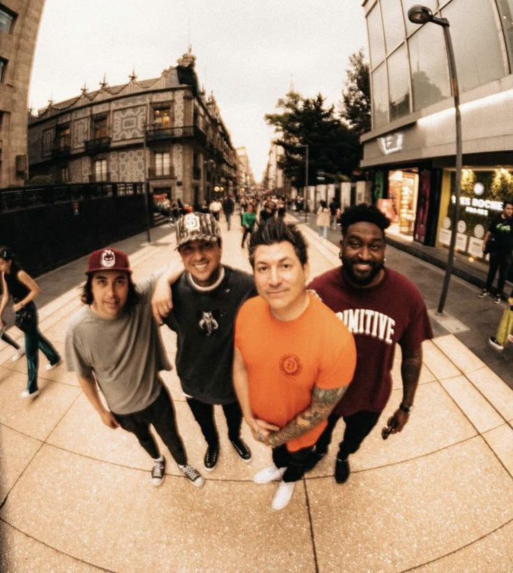 acervoptv's tweet photo. AI MDS!!!! 😭

Pierce the Veil acaba de CONFIRMAR que estarão fora do line up do Primavera Sound 2026, em São Paulo. 😭 https://t.co/UR64ly7y9F
