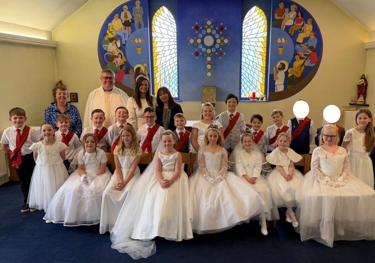 StRaphsRC's tweet photo. Congratulations to all of our children who received their First Holy Communion on Saturday. Such reverence throughout the special mass. They read and sang so beautifully. We are so proud of each and everyone one of them. May God’s love continue to shine within you always ✨ https://t.co/99tpbd8CJd