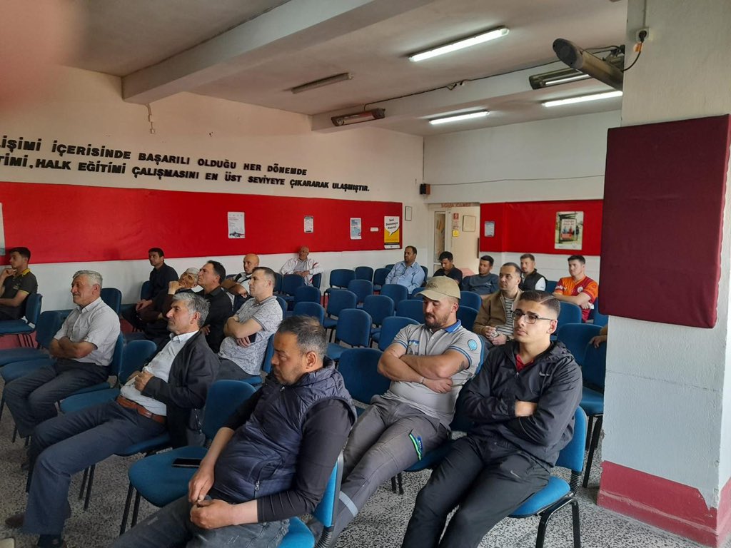 DkmpManisa's tweet photo. Manisa Doğa Koruma ve Milli Parklar Müdürlüğü olarak, Demirci Halk Eğitim Merkezi Müdürlüğü’nün değerli katkılarıyla Demirci ilçemizde Avcılık Kursu düzenlemiş bulunuyoruz. Bu iş birliği sayesinde, avcılıkla ilgilenen vatandaşlarımıza yasal çerçevede bilinçli ve sorumlu avcılık eğitimi vererek, doğanın korunmasına ve sürdürülebilir avcılığın desteklenmesine katkıda bulunuyoruz.

Bu vesileyle, kursumuza destek veren Demirci Halk Eğitim Merkezi Müdürlüğü’ne teşekkürlerimizi sunarız.

Unutmayalım, doğayı korumak  gelecek nesillere bırakacağımız en büyük mirastır.