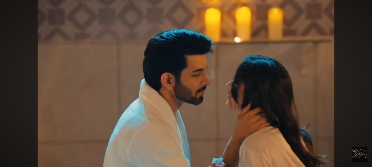 Riyaxelegant's tweet photo. No forced angle at all,both of them looked completely lost in that scene
Namik didn’t even give this much passion in the actual lead romantic scenes with Pri

Namik’s fans were liking his pairing with Kanika.. from the start anyway.
So ye , you all got what you wanted. 
#Naagin7 https://t.co/N1hYsRz9N4