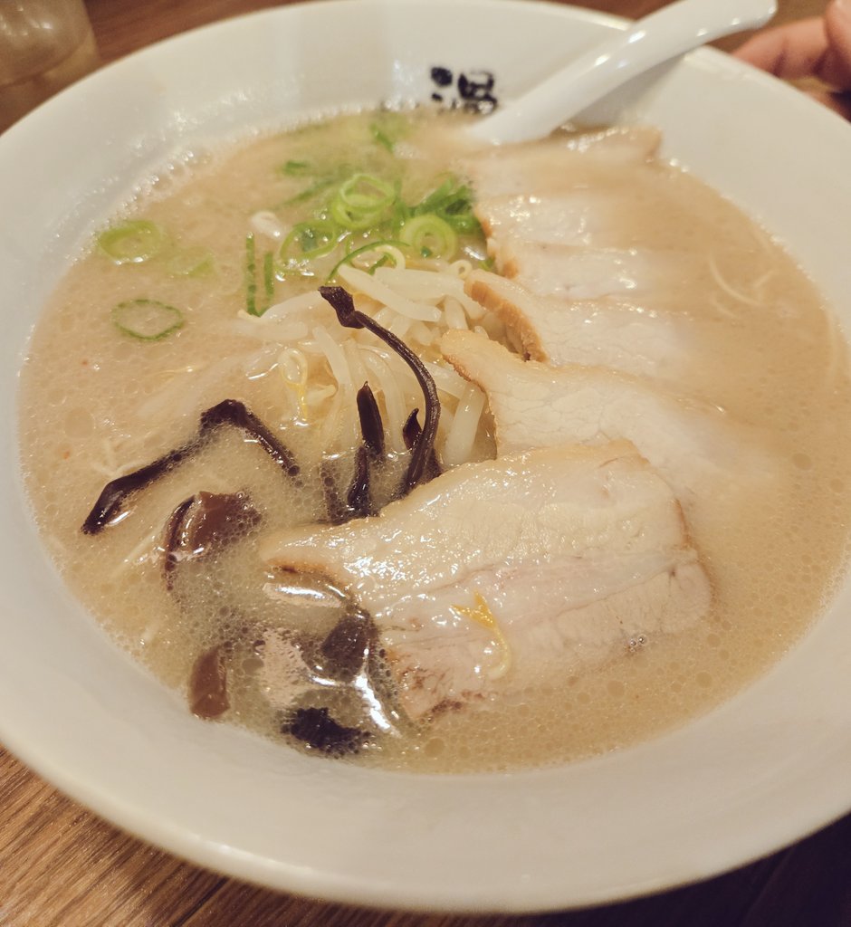 a02net's tweet photo. 月曜日こんにちわ～☺…ドル円ボチボチ上がってますね…💦やはりショートで捕まってます…　介入ってもう終わったのですかね…　いきなり週の始めから撤退かな😭円安メリットって小市民の自分には何がありますか？ドル円ロングでスワップもらうぐらいですかね？ドテンしようかな～(-_-;)ラーメン好き♥️ https://t.co/4lQeRv3alO