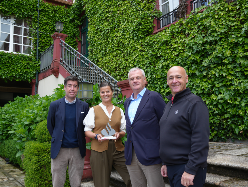 SantanderGolf's tweet photo. ⛳️ Nuevo campo. Nueva parada. Mismo espectáculo.

💥 El Santander Golf Tour llega por primera vez a Golf Xaz 💥

🇪🇸 20 jugadoras
🌍 7 nacionalidades
🏆 Dos campeonas del circuito
📍 Y un recorrido que promete dar mucho juego

Galicia, estamos listos.

https://t.co/1udXdkv9ES https://t.co/md3h7ue2OH