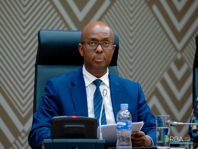 RADIOSALUS1's tweet photo. Minisitiri w’Imari n’Igenamigambi, Yusuf Murangwa yagaragaje ko amafaranga y’ingengo y’imari y’u Rwanda ya 2026/2027 azagera kuri miliyari 7,796.3 z’amafaranga y’u Rwanda, avuye kuri miliyari 6,952.1 ari mu ngengo y’imari ivuguruye y’umwaka wa 2025/2026.
Yabitangaje kuri uyu wa Mbere, ubwo yagezaga ku Nteko Ishingamategeko imitwe yombi imbanzirizamushinga y’itegeko rigena Ingengo y’Imari ya Leta y’umwaka wa 2026/2027.
#SalusAmakuru