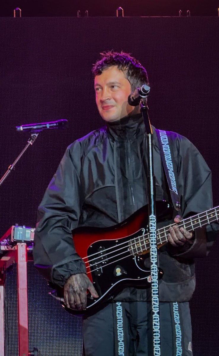 midwestindigone's tweet photo. the way they look at each other makes my heart so full https://t.co/arMoqiFcTN