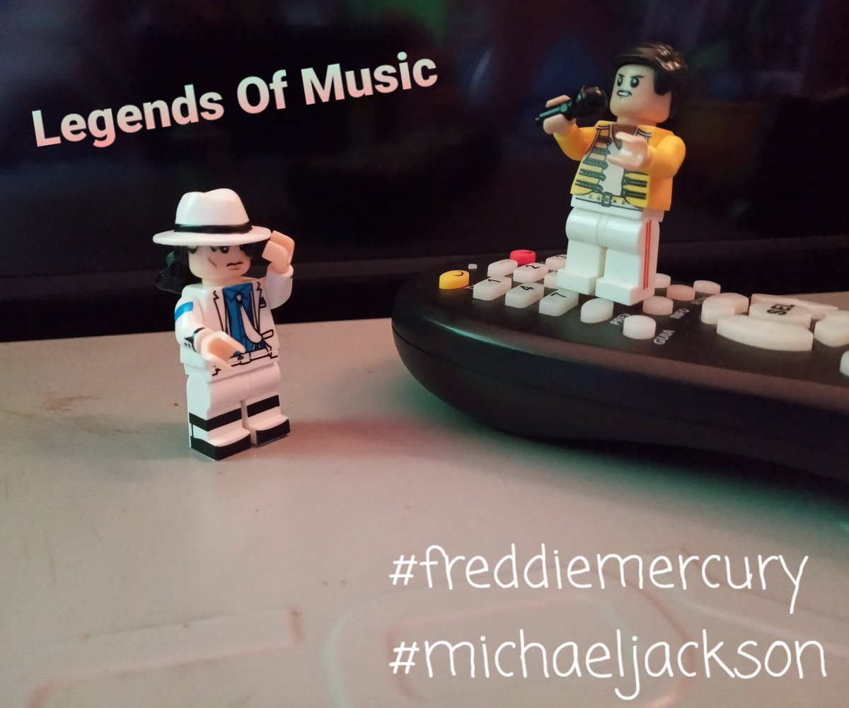 BluePencil_CI's tweet photo. Un tesoro encontrado en una feria libre 
#lego
#musiclegends
#freddiemercury
#michaeljackson https://t.co/N0P0we6oHB