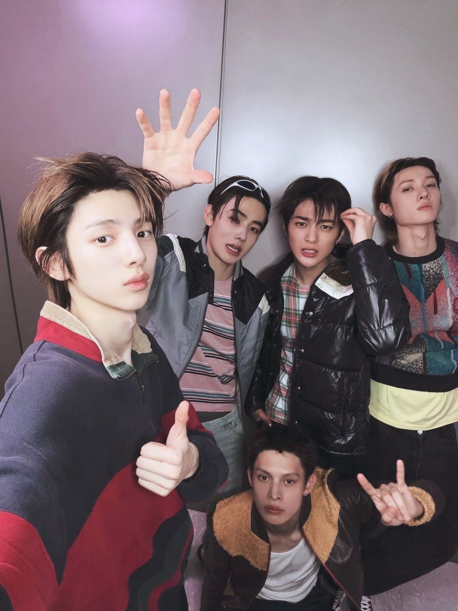 jjuhoonv's tweet photo. 🕺🏻 . . .  ／  𝙎𝙞𝙢𝙛𝙤𝙣𝙞  𝙮𝙖𝙣𝙜  𝙉𝙮𝙖𝙩𝙖:  
Biarkan  setiap  jengkal  𝗋͟𝖺͟𝗀͟𝖺  mereka
berbicara  tentang  arti  kebebasan. https://t.co/hQMDBUZR5D