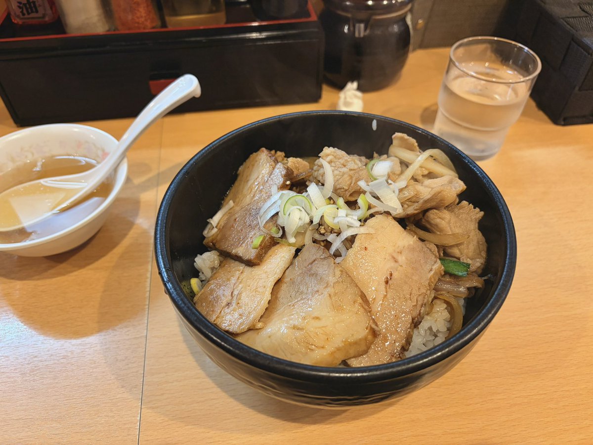 Z2lA4's tweet photo. これはワンピース https://t.co/ULPJ4gMGTF