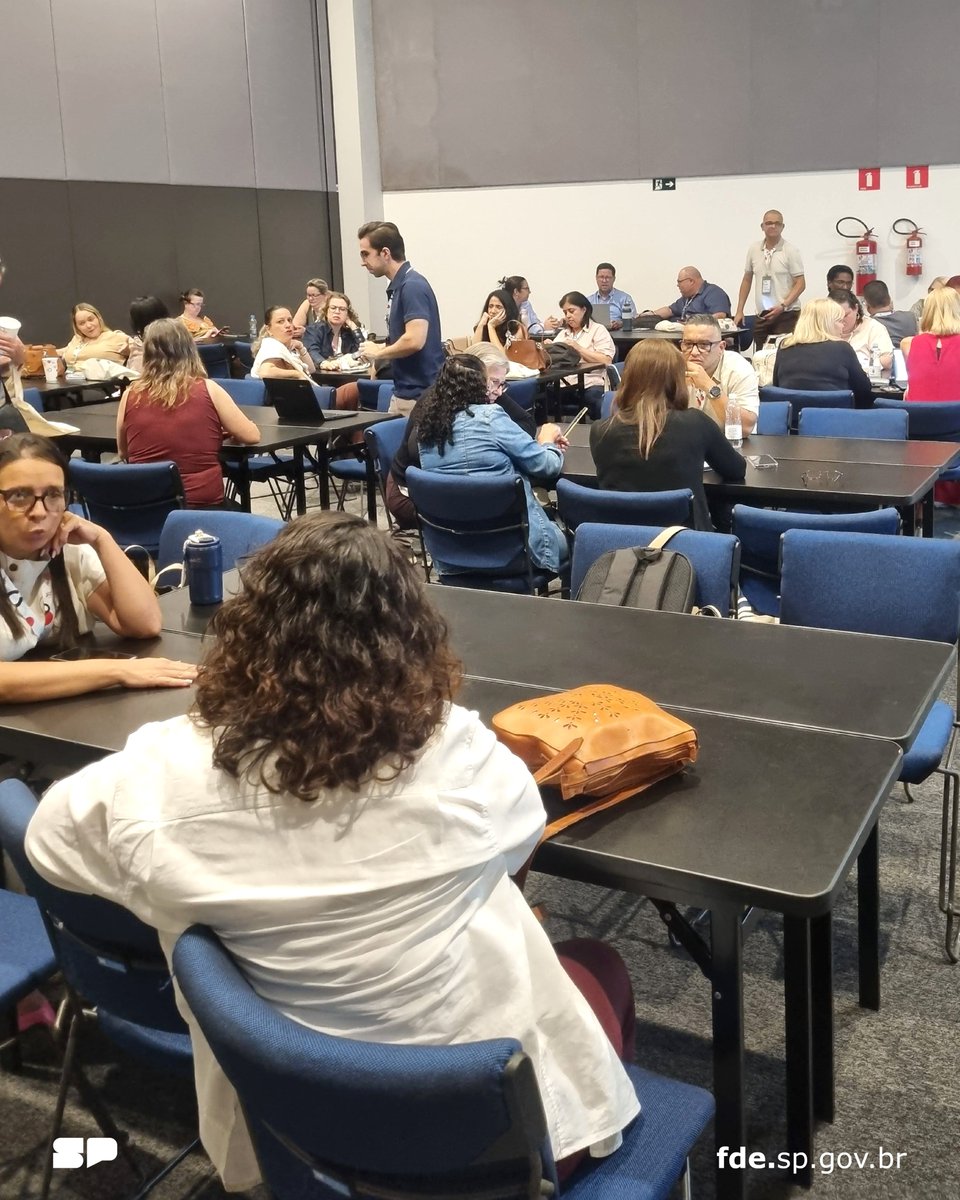 fde_sp's tweet photo. Encontro de Líderes pela Aprendizagem vai reunir, até 14/05, os 5.000 diretores das escolas estaduais paulistas. A FDE participa com quatro salas de atendimento para ouvir de perto as demandas da rede. Um importante momento de aproximação para conhecer os desafios reais da rede. https://t.co/8MFGeC2x4v