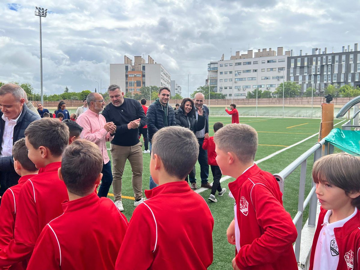 rpineroparraga's tweet photo. Ambientazo en la fiesta del @CD_Coslada.

Más de 400 jugadores, cuerpos técnicos y familias unidas en una jornada para celebrar el deporte base, el compañerismo y el esfuerzo de todo un año.

¡Enhorabuena! ¡#VamosCoslada! 🦁 https://t.co/75OQk9GIir