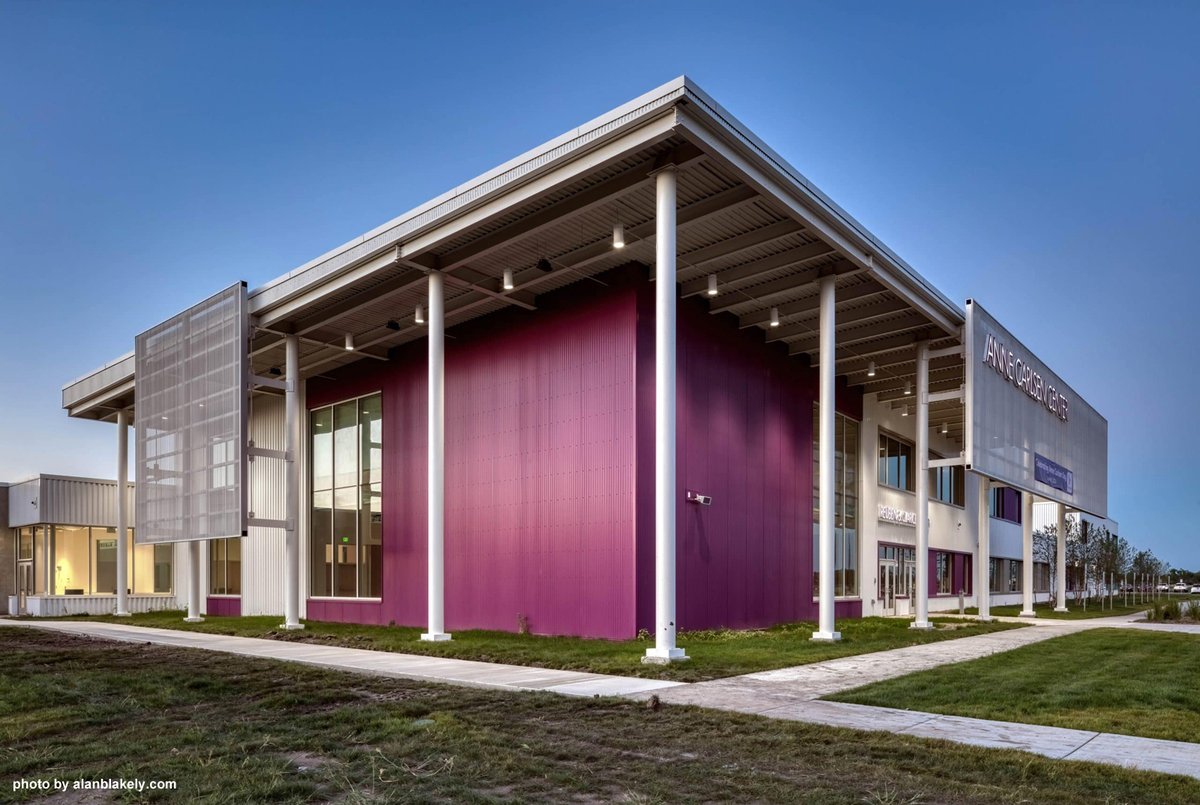 DesignwithMetal's tweet photo. The design of the Anne Carlsen Center in Jamestown, ND, embraces and celebrates the charactistics that make metal siding exciting: namely color and texture. The metal panels featured on this week's award-winning project were manufactured by @pacclad. https://t.co/4YvXQYpDa8 https://t.co/jrFk3OrVHX