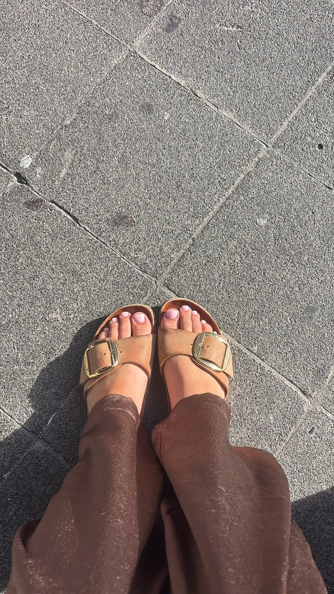 queenelenixx's tweet photo. Hey ihr Köter, 
wie geht’s euch? 
wie sehr habt ihr eure Herrin vermisst 😝

#herrin #findom #zahlschwein #sklave #zahlsklave #geldsklave #abrücken #femdom #paypig #feet
#socks #opfer #beleidigung #geldherrin https://t.co/k73BXdX0Fl