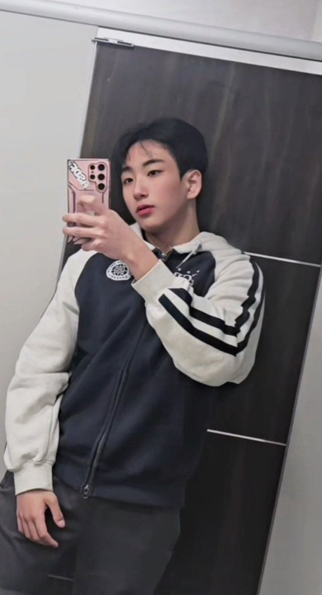 actuallygotyou's tweet photo. #ㄱㅊㅅ #게친소 #맘눌뎀
졸업사진 시즌이야 https://t.co/gItmZEpbGH