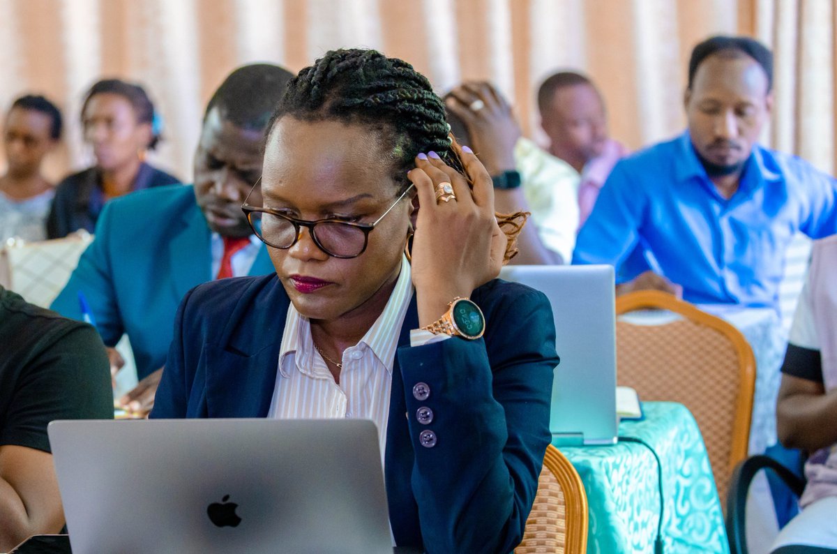 JumuiyaTv's tweet photo. Il a insisté sur le fait que de nombreux Burundais portent encore des blessures physiques et psychologiques liées aux crises, massacres et injustices du passé, et que l’Église doit contribuer à apaiser ces souffrances. https://t.co/Ear4XZexSY