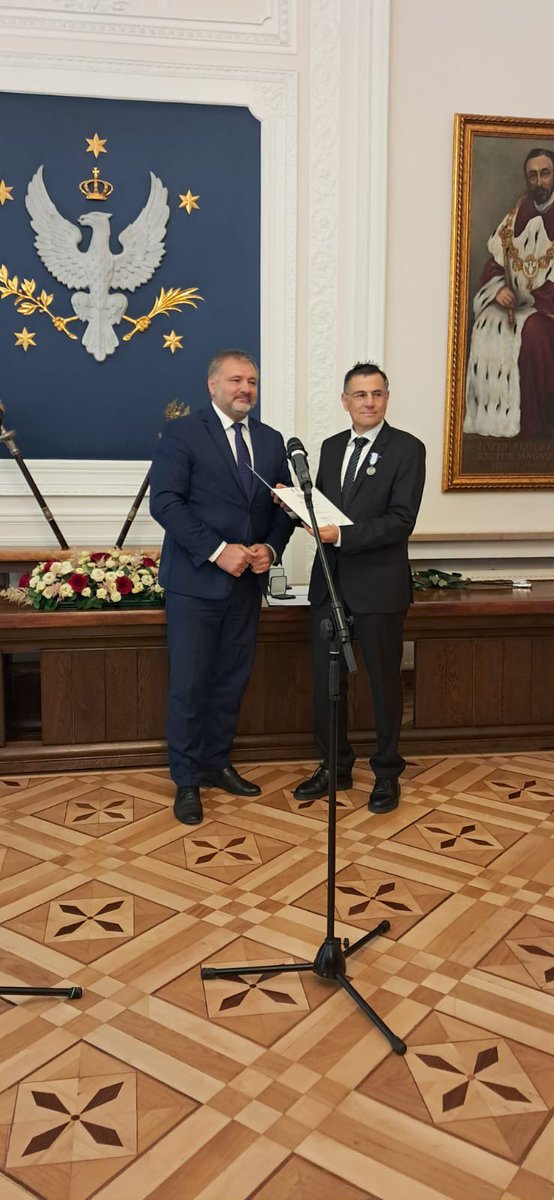 Amb_Berger's tweet photo. Wziąłem udział we wręczena przez @w_zurek Odznaki Honorowej za Zasługi dla Wymiaru Sprawiedliwości prof. Franzowi Mayerowi z Uniwersytetu Bielefeld w ramach jubileuszu 25-lecia seminarium „Towards European Constitutionalism: Protecting our Union of Values in Uncertain Times”. https://t.co/4cXoTeEoNy