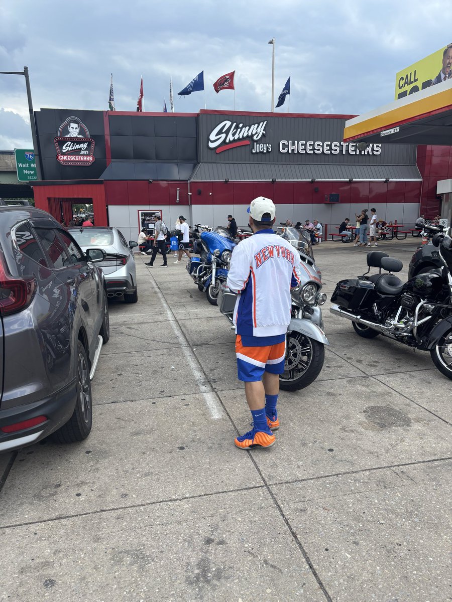 GaBeGRaMs's tweet photo. #knicks #newyorktakeover https://t.co/c99mS6rpMY