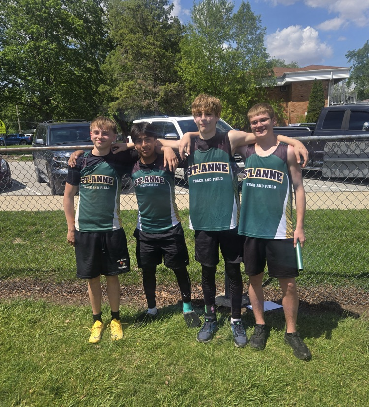 TheSAGSway's tweet photo. A GIANT congratulations to 8th graders Landon Thompsen, Jonathan Martinez, Gavin Michels, and Clayton Woodward on winning their 4x100 relay at the Rantoul Sectional and qualifying for IESA State in East Peoria this weekend!

They got a personal best of 52.01 seconds!

#GoGiants https://t.co/9rzQjymZ6g