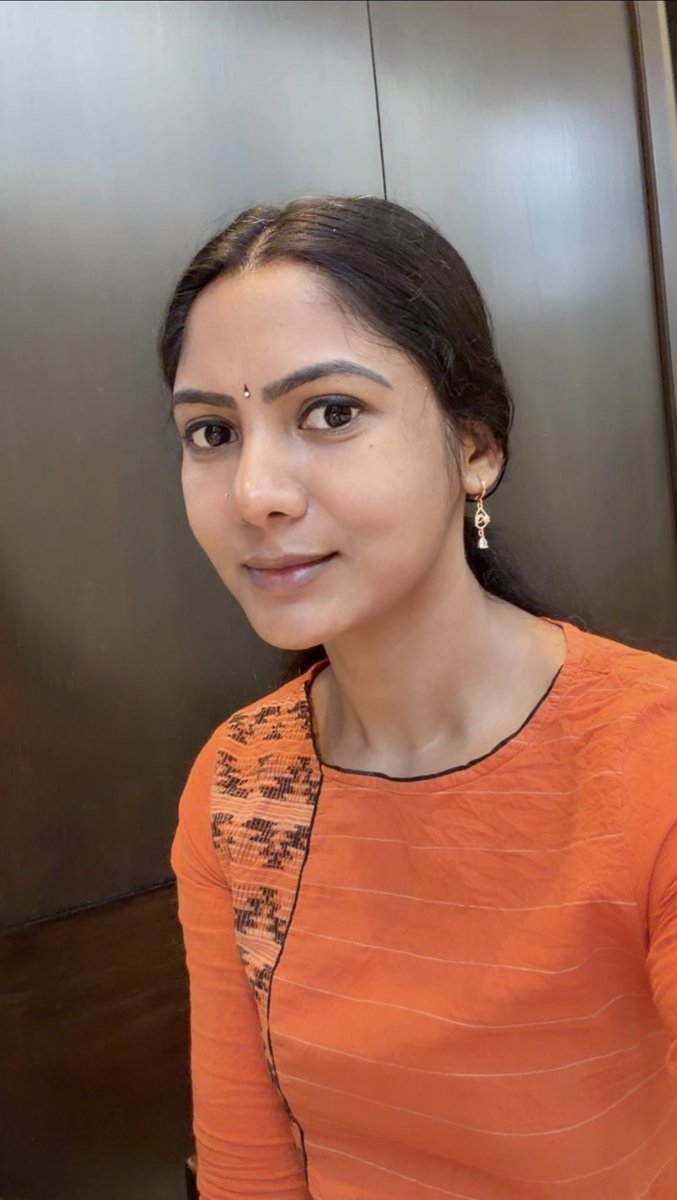 ShrutiReddyy's tweet photo. Just me, my smile, and a little bit of sunshine ✨🤍 https://t.co/h2SGiZsqmA