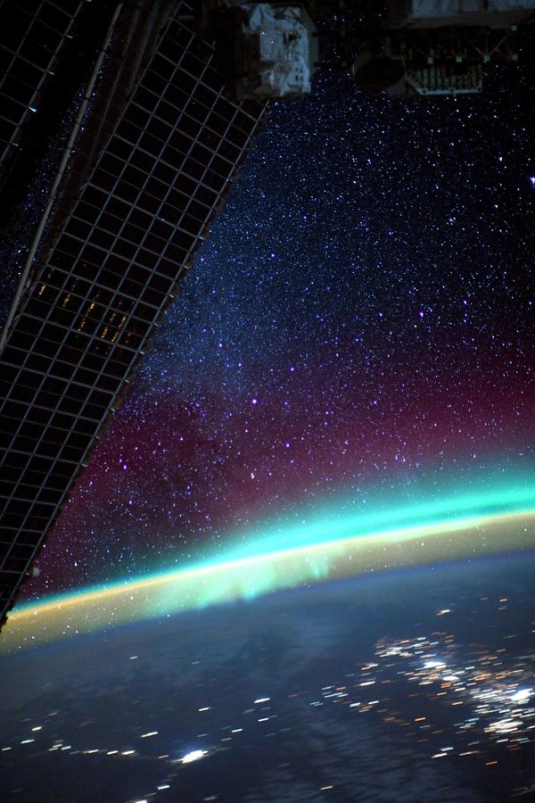 Night side of Earth and aurora borealis as seen from ISS by Thomas Pesquet🛰️