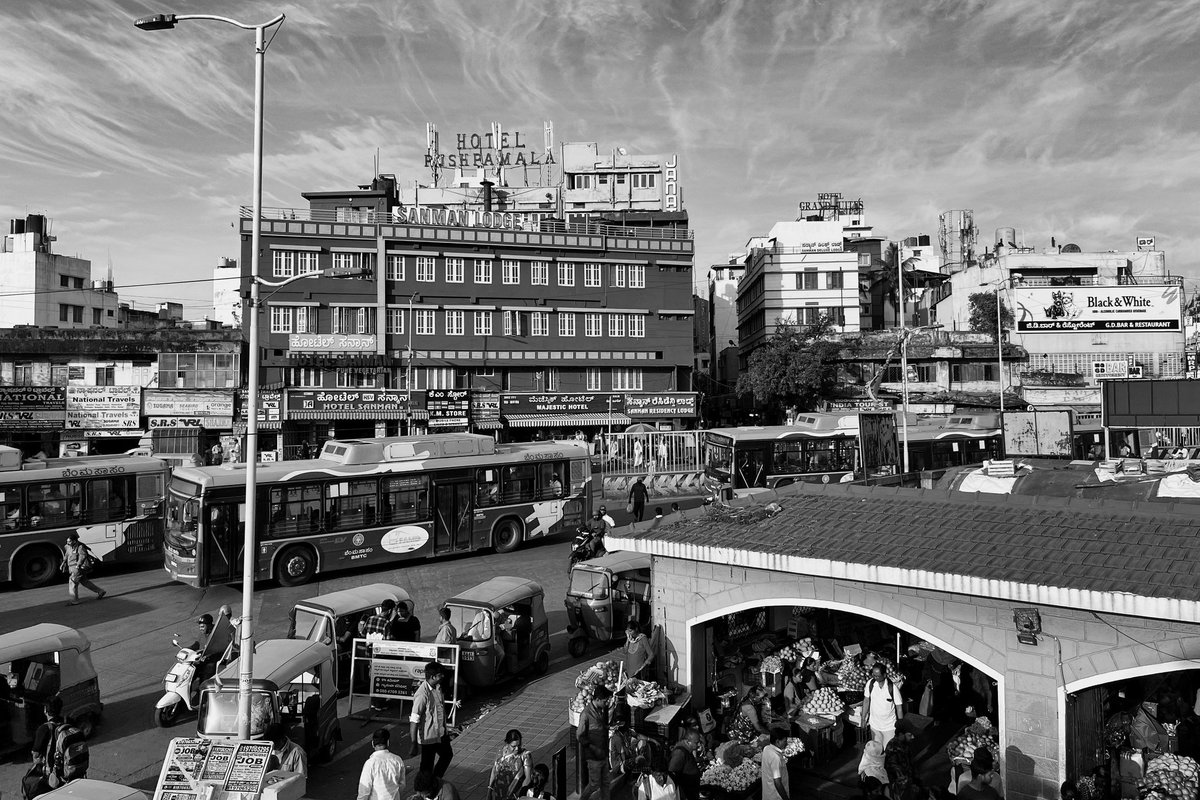ADas93's tweet photo. 𝐌𝐚𝐣𝐞𝐬𝐭𝐢𝐜 𝐁𝐮𝐬 𝐒𝐭𝐚𝐧𝐝, 𝐁𝐞𝐧𝐠𝐚𝐥𝐮𝐫𝐮 - 𝑴𝒂𝒚 2026

Bengaluru's Majestic pulses with urban rush. Buses unload nonstop. Commuters dodge traffic. Auto drivers shout for fares. Fruit stalls line old buildings. Horns blend into constant noise.

#bangalore #bengaluru https://t.co/TjpQlI3Ev1