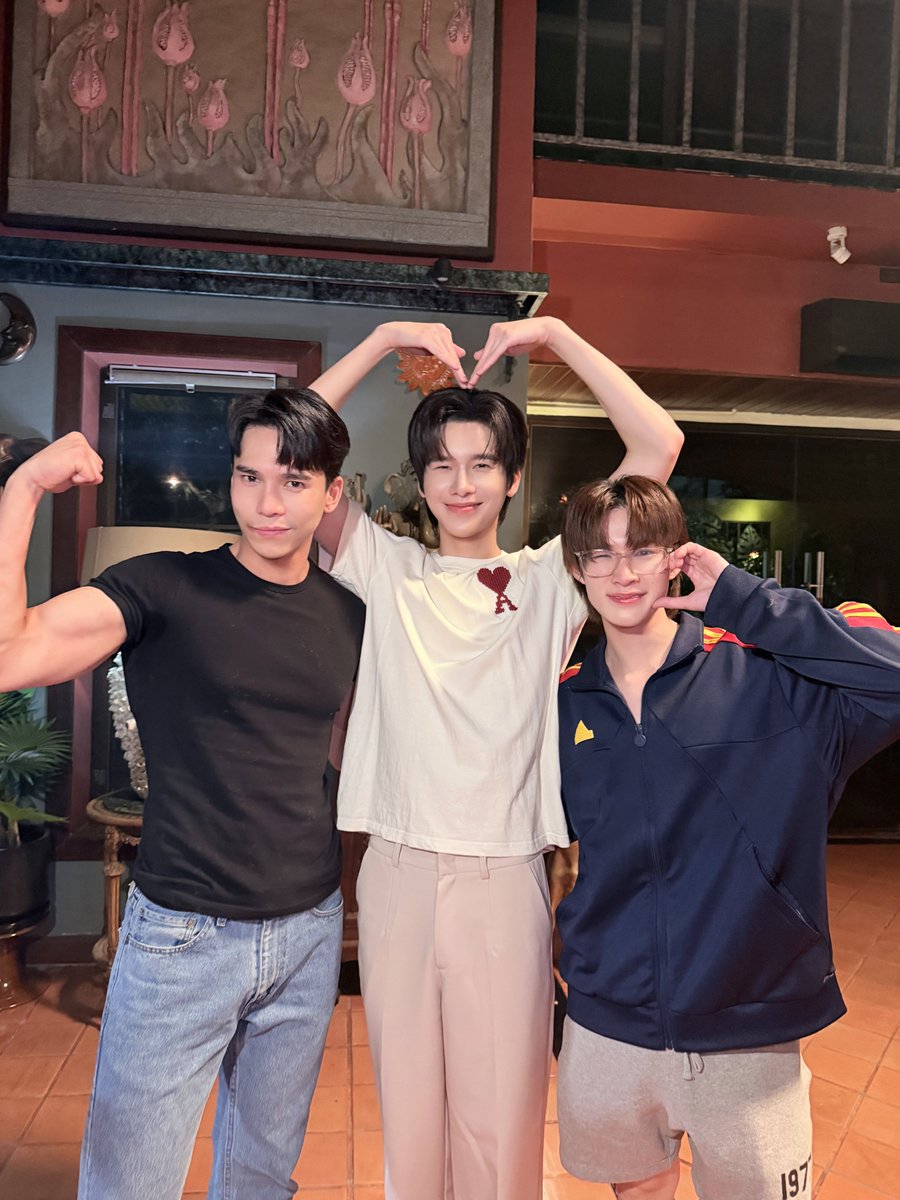 ที่สามของเธอ Your Third Series 🌳🍊

Q12 น้อง พี่ ที่รัก ให้เสียงภาษารักโดย… อดิศวร ขอกล่าวคำว่า “เลิกกองแล้วคร้าบบบ” 🥰🎬

ขอบคุณทุกกำลังใจ จากมิตรรักชาวไร่ทุกคนที่ส่งให้คุณหมอสอง คุณสาม และน้องแจม ตลอดทั้งวันด้วยนะคร้าบบบ 🙏🏻✨

Your Third Q12

#ที่สามของเธอQ12