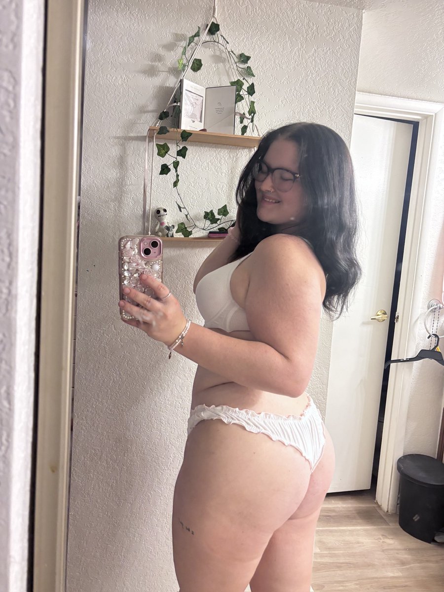 lovergirlkourt's tweet photo. · · ─ ·ʚɞ· ─ · ·
24 || 5'3 || 162 lbs MDNI ✨💕
· · ─ ·ʚɞ· ─ · ·

۶ৎ NSFW content creator 
۶ৎ Single ;)
۶ৎ Straight
۶ৎ Milf 🥰
۶ৎ Phat ass 🙈👀🫣
۶ৎ Ur online wife 
۶ৎ Link in bio

💕✨Retweet &amp; Like to become moots <3 https://t.co/0VAPhdna3F