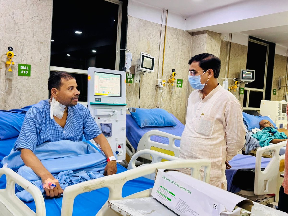 AshishSingh_BJP's tweet photo. विधानसभा क्षेत्र के दौलतयापुर निवासी प्रधान प्रतिनिधि श्री आशीष अग्निहोत्री “आज़ाद पंडित” के अस्वस्थ होने की सूचना प्राप्त होने पर चरक हॉस्पिटल, लखनऊ पहुँचकर उनका कुशलक्षेम जाना एवं शीघ्र स्वास्थ्य लाभ की कामना की। https://t.co/MfWpSu7CSW