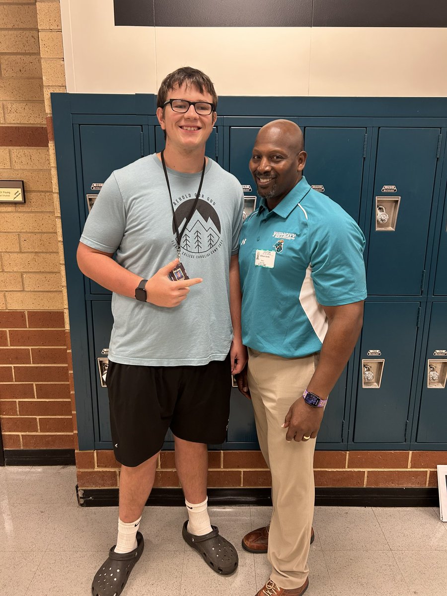 HuffNathan50's tweet photo. Thank you @CoastalFootball and Coach Sands for coming to see me today!!! @GreerRecruits @EveretteSands https://t.co/h30YSkhRZv