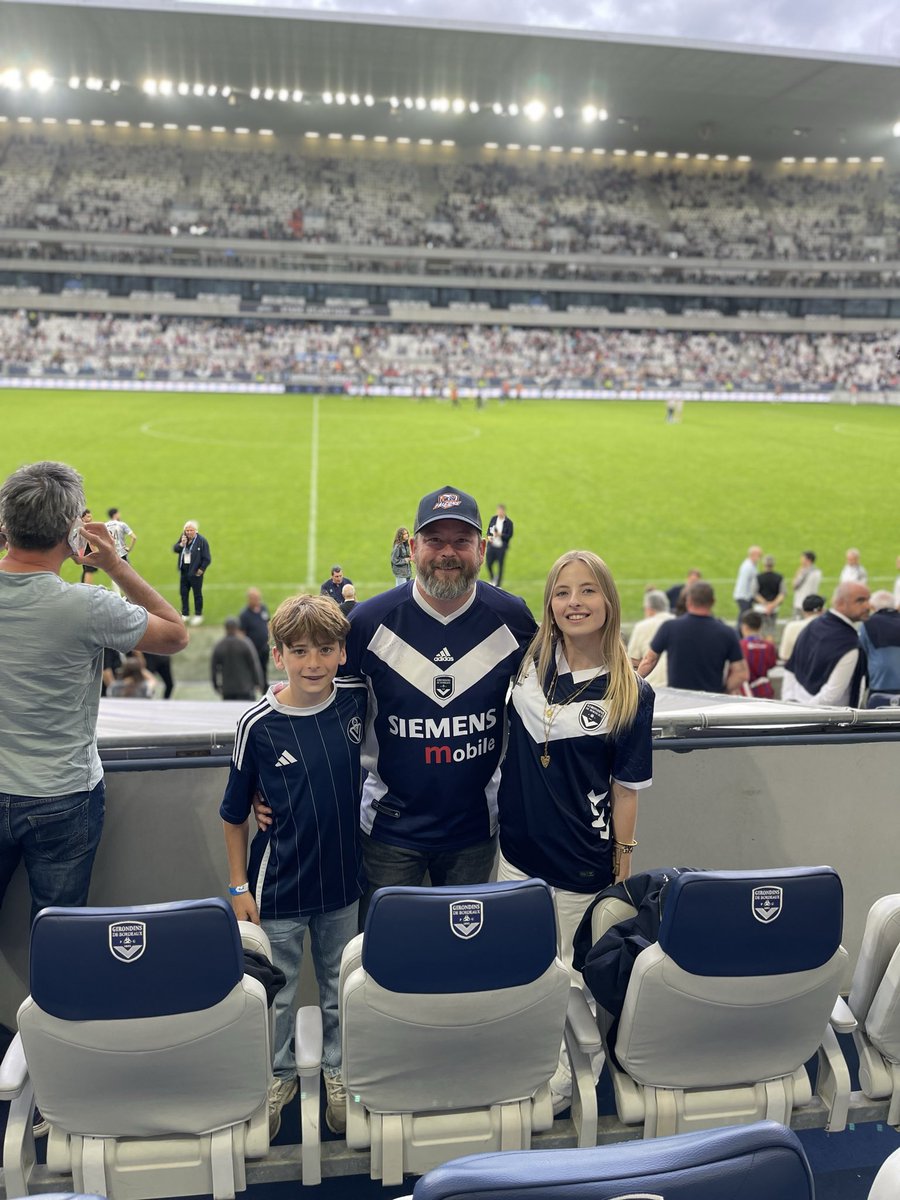 jonathanbez's tweet photo. Un samedi full «girondins de Bordeaux»!
inauguration du rond point «Patrick Baqué »président emblématique des Girondins omnisport+match historique du @girondins et ce record d’affluence pour un match amateur!Quel club!
@EricDagrant la transmission c’est important 😉!#ESPRITCLUB https://t.co/XkcpjX39GR
