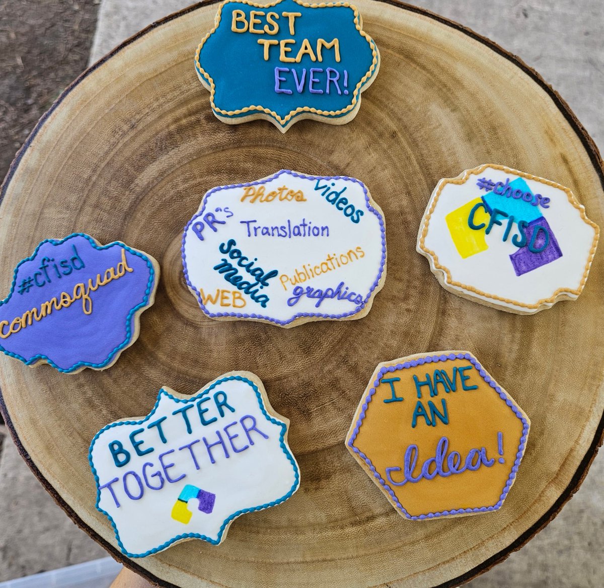 VKCFISD's tweet photo. ๐ Sometimes a ๐ช says it best. โBetter Togetherโ and the other messages perfectly say what makes the #CFISDCommSquad special.
Huge shoutout to @CFISDRosario for the thoughtful cookies & the reminder that the best ideas happen when creative people support each other! ๐ค https://t.co/VTkM9uW9l5