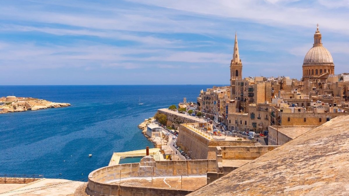 Mixaficiones's tweet photo. 🇲🇹 Malta: lo tiene TODO en unas horas de recorrido. 🌊☀️✨ Imprescindibles:
• Perderse por las calles históricas de La Valeta.
• Navegar hasta Blue Lagoon.
• Descubrir Mdina, la “ciudad del silencio”.
• Probar unos auténticos pastizzi.
• Ver atardecer.
👀¿A tu lista? ✈️ https://t.co/a4fZLqk4JU