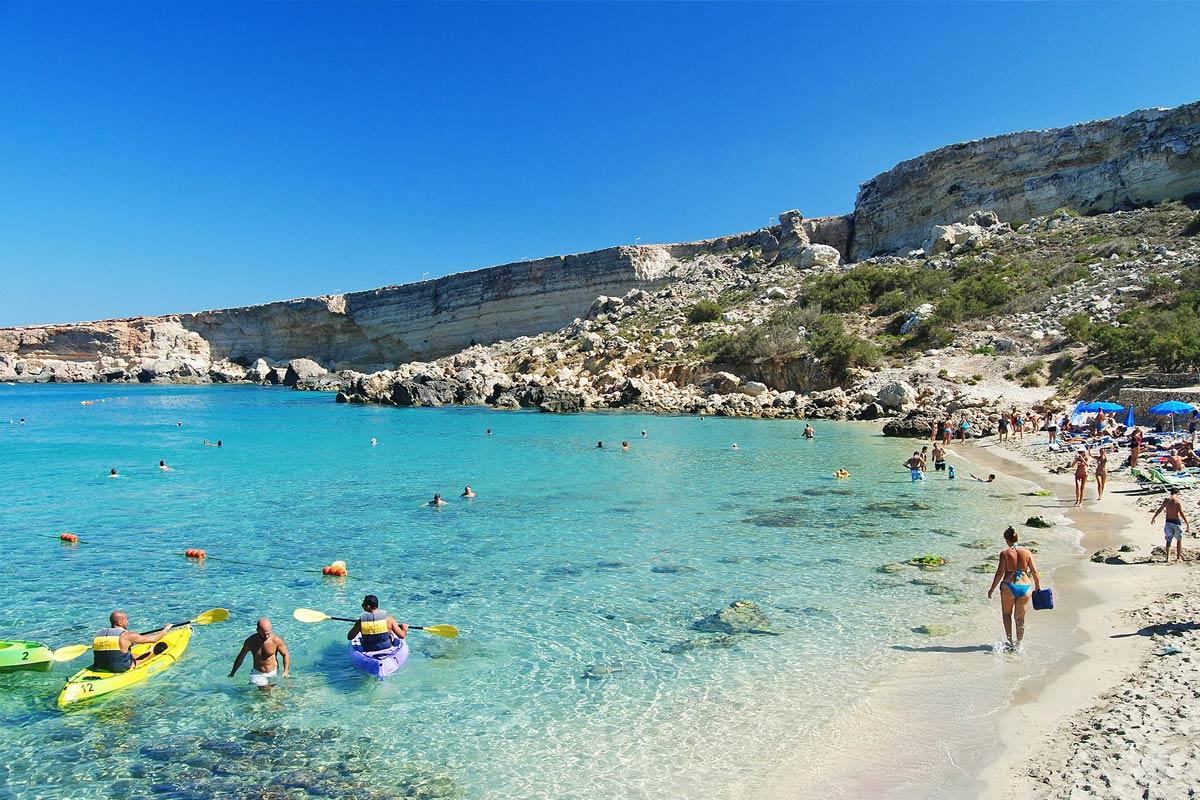Mixaficiones's tweet photo. 🇲🇹 Malta: lo tiene TODO en unas horas de recorrido. 🌊☀️✨ Imprescindibles:
• Perderse por las calles históricas de La Valeta.
• Navegar hasta Blue Lagoon.
• Descubrir Mdina, la “ciudad del silencio”.
• Probar unos auténticos pastizzi.
• Ver atardecer.
👀¿A tu lista? ✈️ https://t.co/a4fZLqk4JU