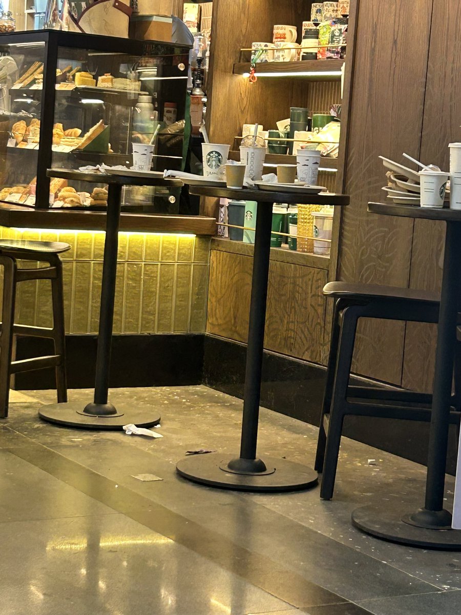 SmitiMahabir's tweet photo. @akhilramnaik @Starbucks This is the state of the Starbucks at Coimbatore airport.. the airport is in a state of disrepair! The AC’s aren’t working at the airport , the toilets are filthy , the flush systems are broken .. it’s just plain disgusting 🤢 https://t.co/NWYBov5PHY