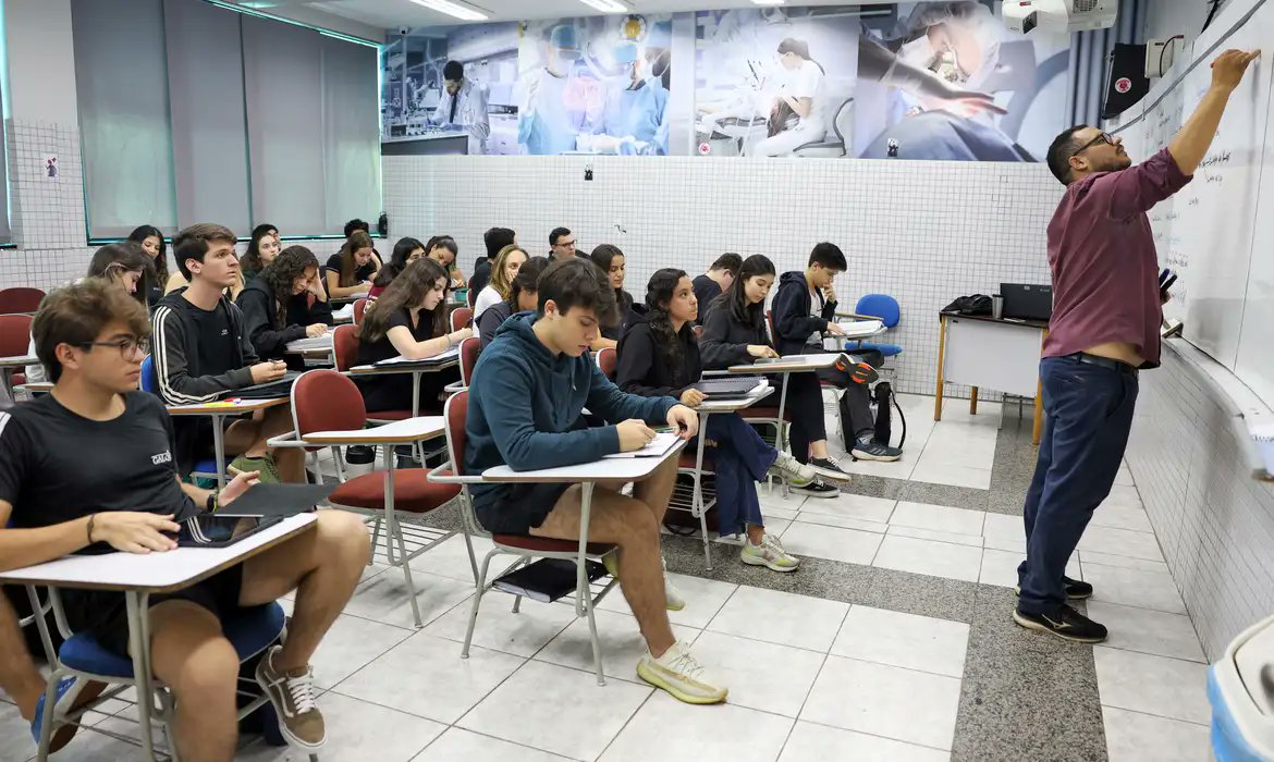 consecti's tweet photo. Fies 2026: pré-selecionados devem validar informações até segunda

CONFIRA 👇

https://t.co/PIBwoRtd8M https://t.co/4ZvTn9wl2p